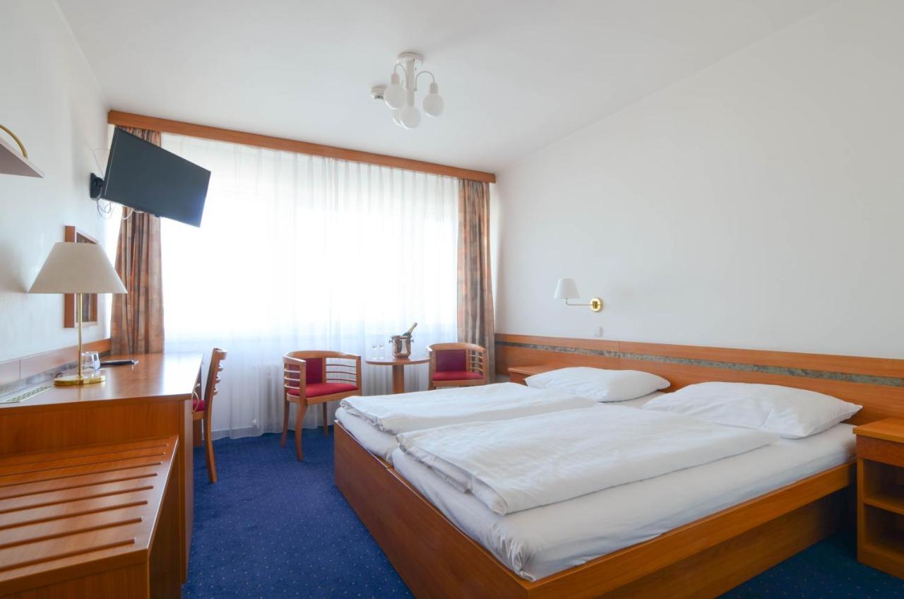 Hotel Ilf Πράγα Εξωτερικό φωτογραφία